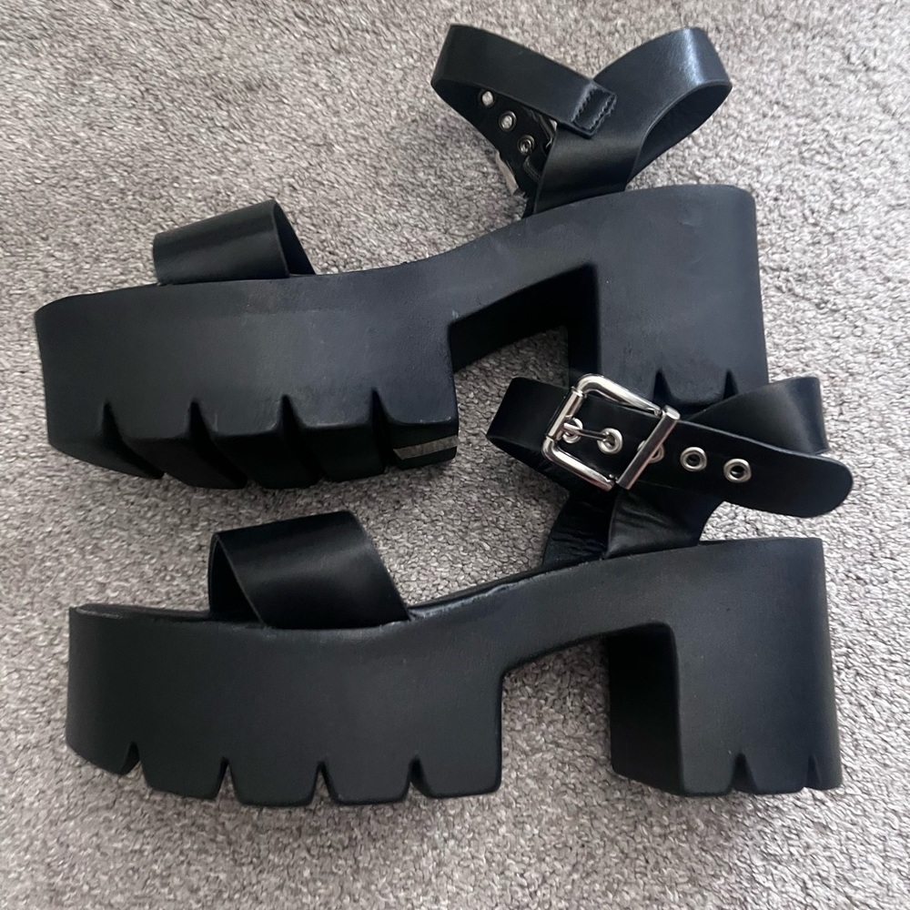 NWOT Black Platform Sandals